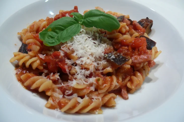 Fusilli met aubergine