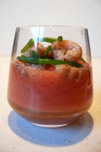 Tomatengazpacho, gelei van grijze garnaal en grijze garnaal