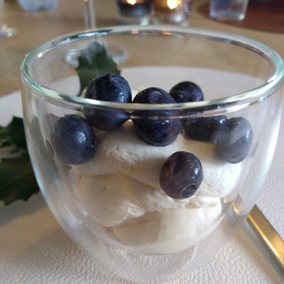 Suikervrij citroen mascarpone dessert met blauwe bessen