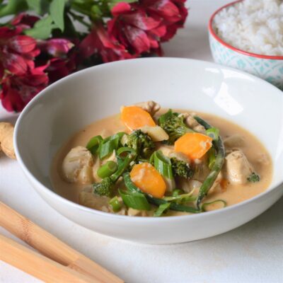 Thaise curry met kip, groenten en waterkastanjes
